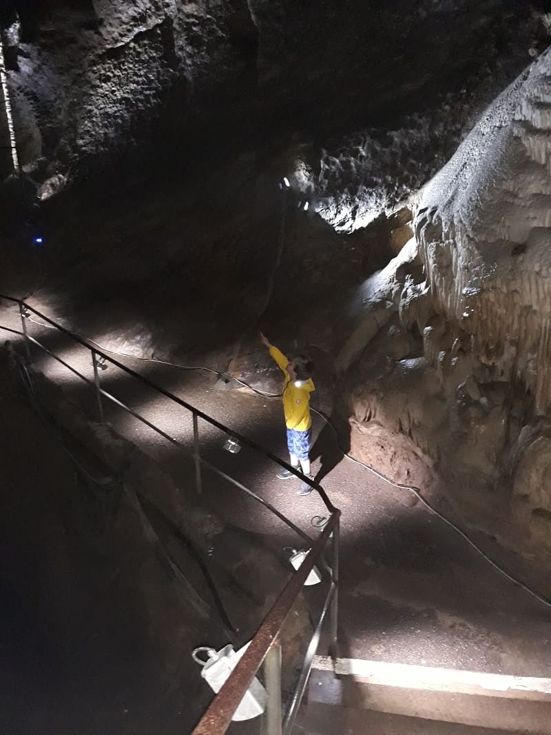 Naar de grotten van Han met een kleuter