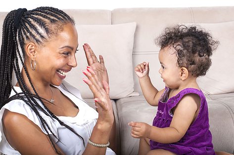 Babypraat: de eerste gesprekjes tussen jou en je baby van 6 maanden