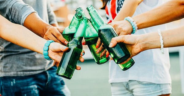 tieners leren omgaan met alcohol