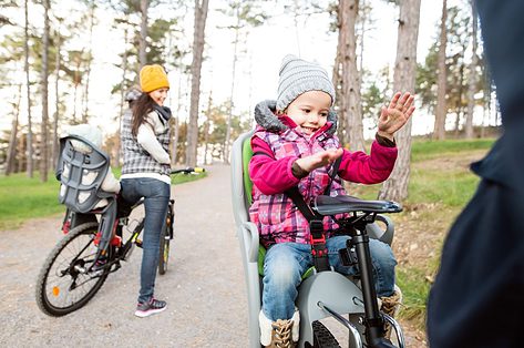 Je kind mee met de fiets in het verkeer: zo kan het op elke leeftijd