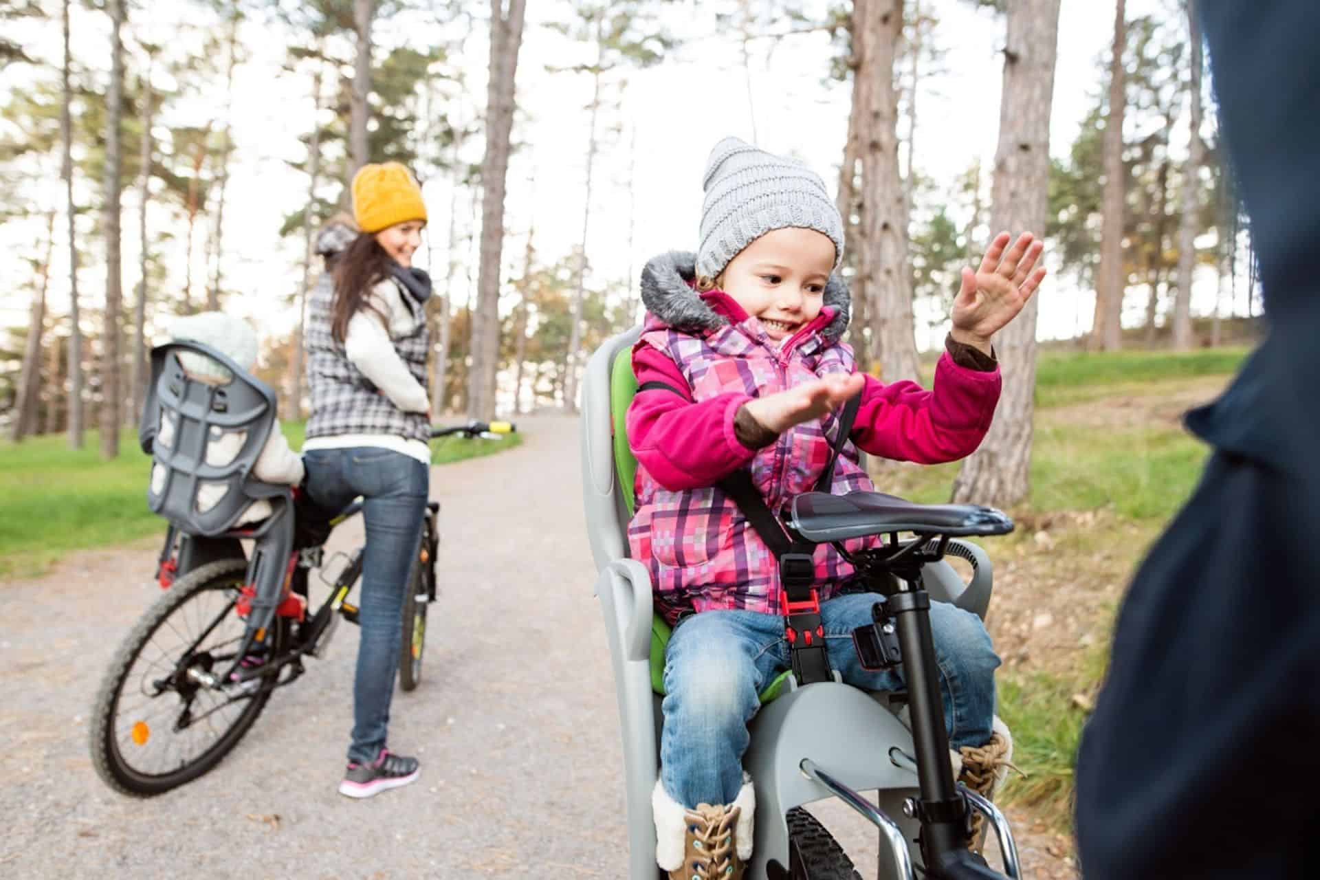 Je kind mee met de fiets in het verkeer: zo kan het op elke leeftijd