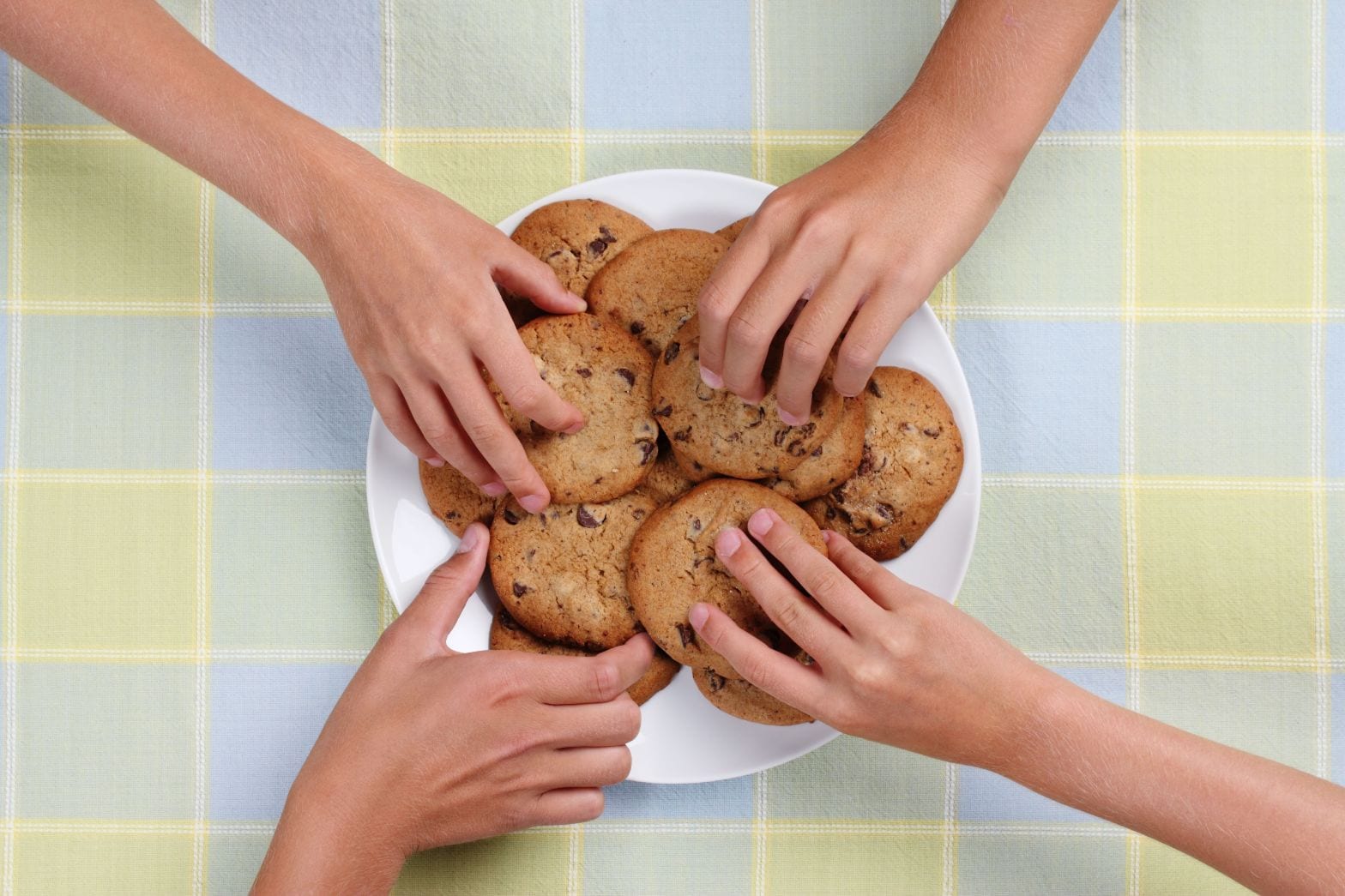 Ongezonde verleidingen weerstaan: waarom sommige kinderen extra lang zeuren om een koek