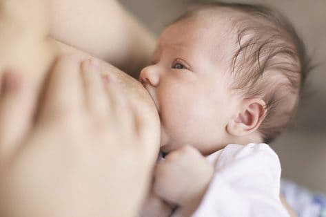 Moedermelk: superfood voor je baby en voor goede bacteriën