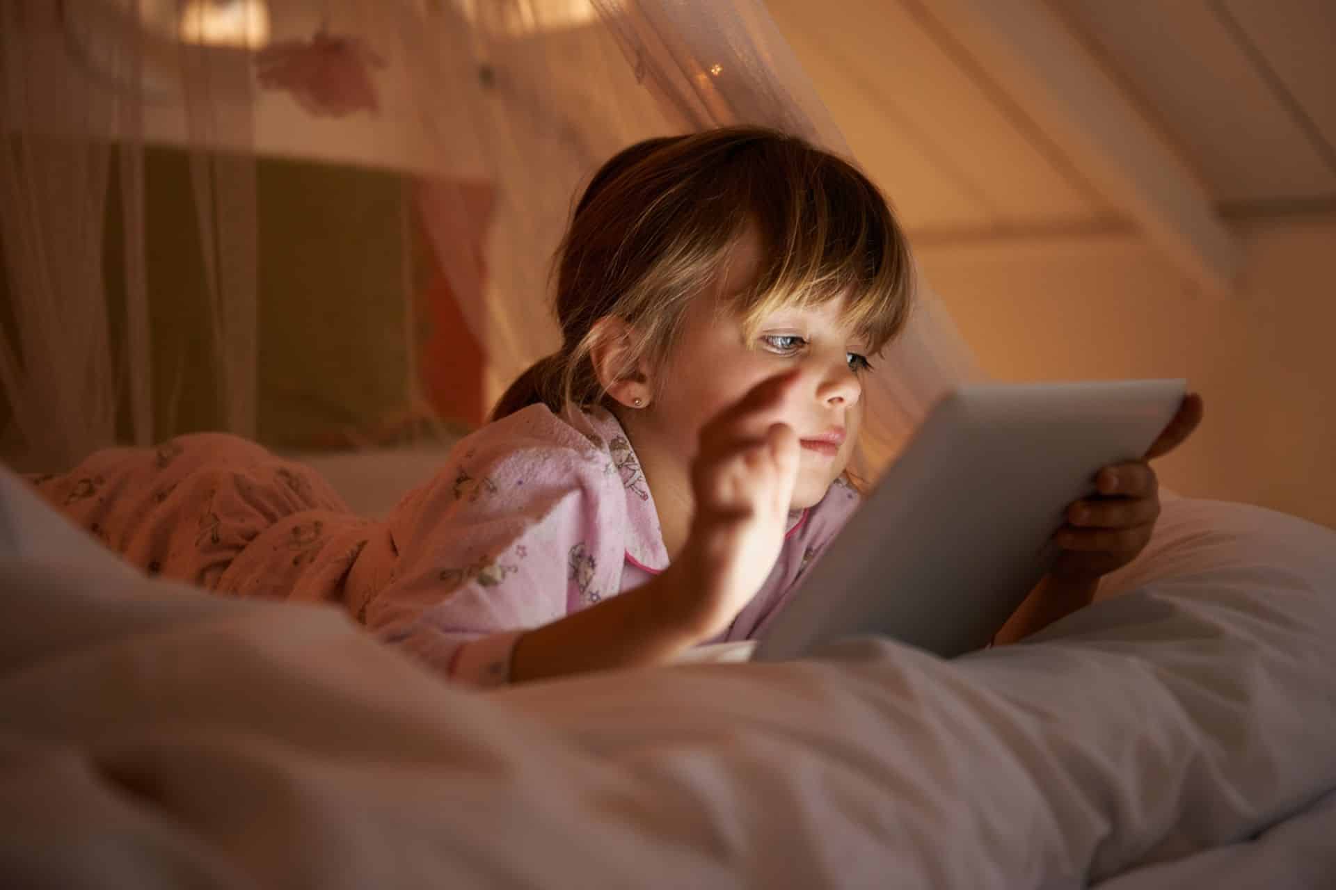 5 dingen die je niét moet doen voor je kind gaat slapen