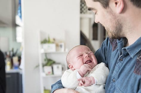 OPINIE: 'Vaders hebben recht op tijd met hun baby omdat ze vader zijn'