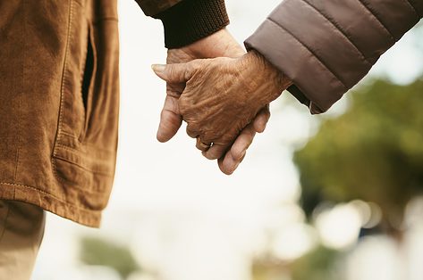 Ouderenpsycholoog Lies Van Assche legt uit hoe je de vonk in langdurige relaties houdt